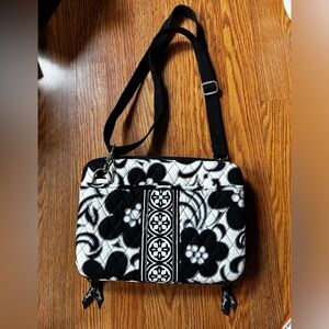 5/$25❌ FINAL CALL❌ Vera Bradley iPad/laptop carrier with strap